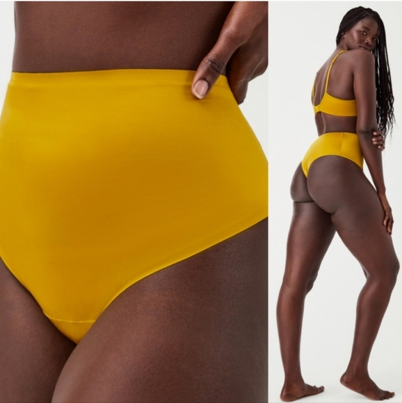 SPANX smooth™ Shaping Satin Thong in Dijon Size Small NWT - Picture 1 of 9
